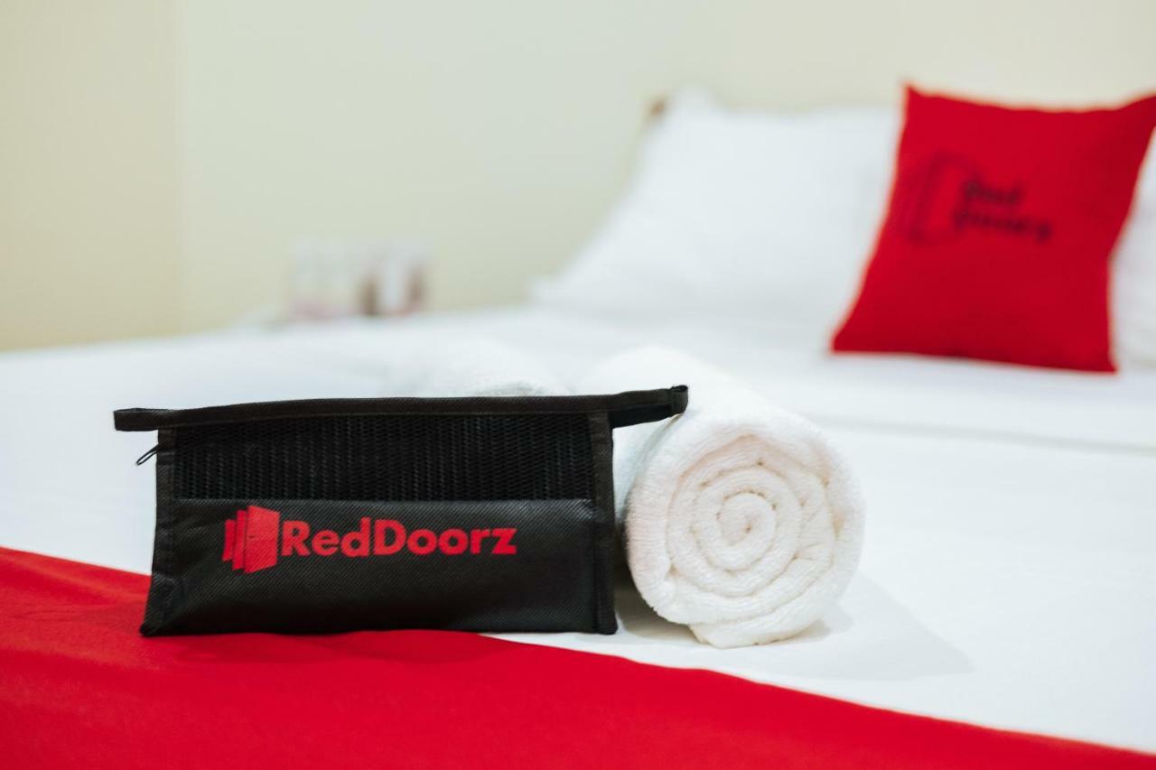 Reddoorz Premium Near Pristine Beach 公主港 外观 照片